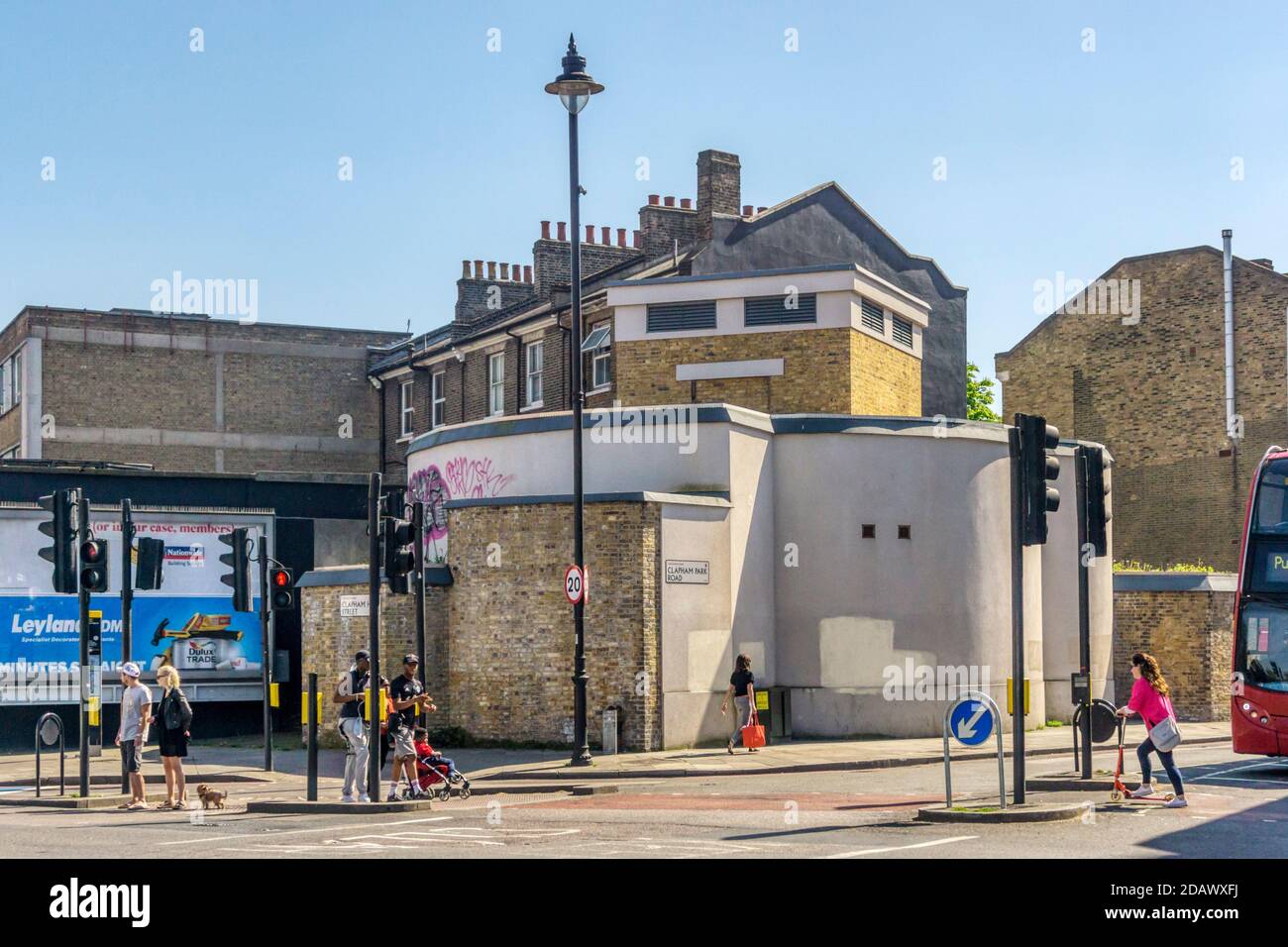 Une partie au-dessus du sol de l'abri profond Clapham Common dans le sud de Londres. Banque D'Images