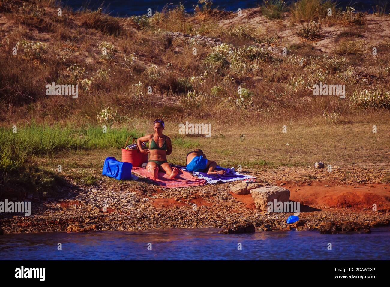 Les gens à la plage en été Banque D'Images