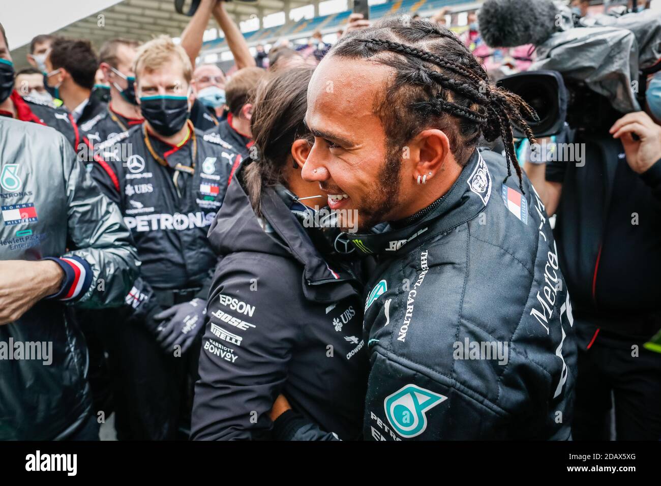 Tuzla près d'Istanbul, Turquie. 15 novembre 2020. HAMILTON Lewis (gbr), Mercedes AMG F1 GP W11 Hybrid EQ Power+, portrait dans le parc ferme gagnant la course et son septième titre de champion du monde lors du Grand Prix turc DHL 2020 de Formule 1, du 13 au 15 novembre 2020 sur le Parc Intercity Istanbul, à Tuzla, près d'Istanbul, Turquie - photo Antonin Vincent / DPPI / LM crédit: Gruppo Editoriale LiveMedia / Alay Live News Banque D'Images