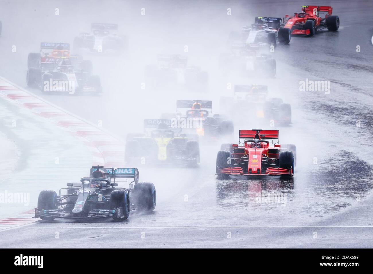 Tuzla près d'Istanbul, Turquie. 15 novembre 2020. Début de la course, départ, 44 HAMILTON Lewis (gbr), Mercedes AMG F1 GP W11 Hybrid EQ Power+, action pendant la Formule 1 DHL Turque Grand Prix 2020, du 13 au 15 novembre 2020 sur le parc Intercity Istanbul, à Tuzla, près d'Istanbul, Turquie - photo DPPI / LM crédit: Gruppo Editoriale LiveMedia / Alay Live News Banque D'Images