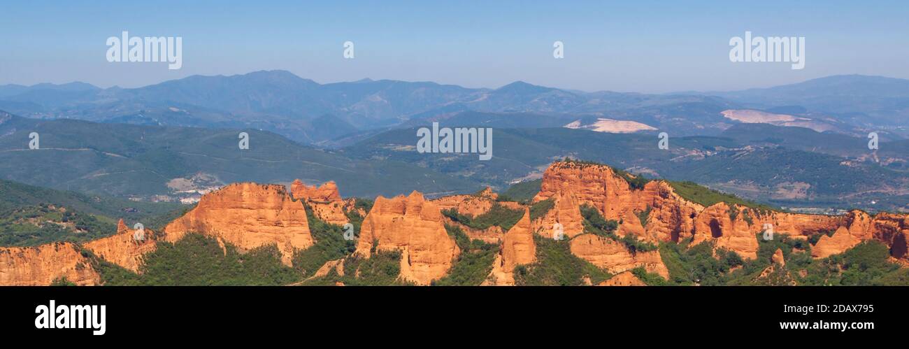 Las Medulas, anciennes mines d'or romaines à Leon, Castilla y Leon. Espagne. Photographie panoramique Banque D'Images Las Medulas, anciennes mines d'or romaines à Leon, Castilla y Leon. Espagne. Photographie panoramique Banque D'Images