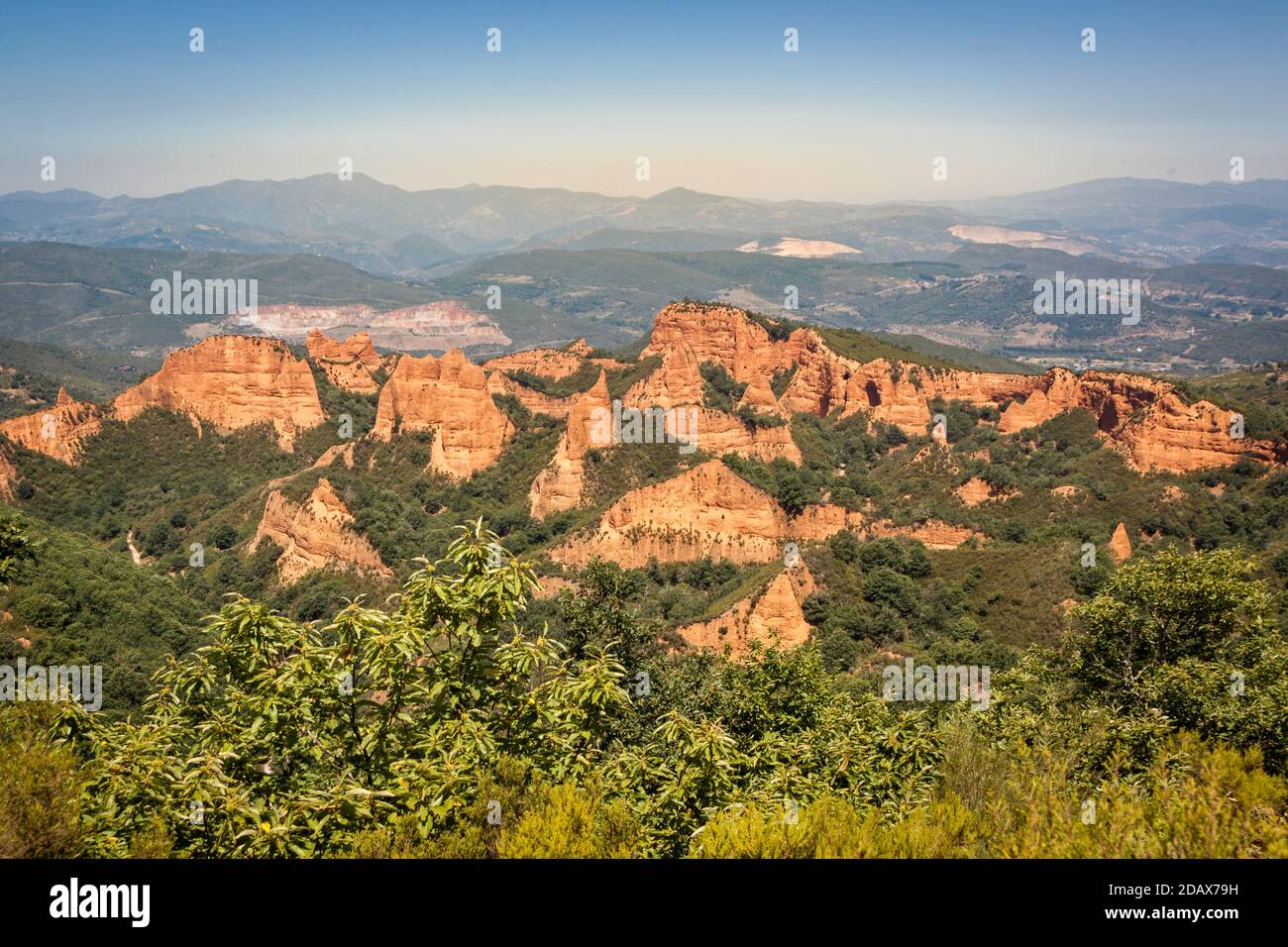 Las Medulas, anciennes mines d'or romaines à Leon, Castilla y Leon. Espagne. Photographie panoramique Banque D'Images Las Medulas, anciennes mines d'or romaines à Leon, Castilla y Leon. Espagne. Photographie panoramique Banque D'Images