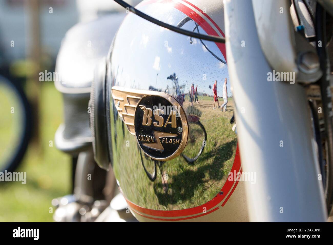 Une moto vintage BSA-Birmingham Small Arms-Golden Flash exposée à une foire. Angleterre GB. Banque D'Images