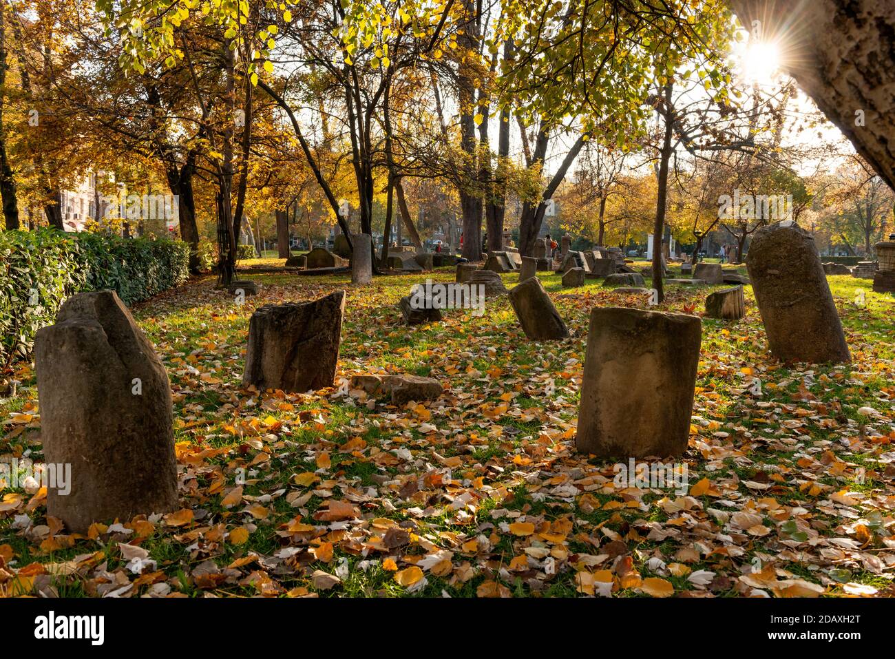 Sofia Bulgarie lapidarium avec épigraphes de pierre, acroterions, colonnes, cornices d'antiquités et de l'antique fin II - VI siècle trouvé dans l'ancienne Serdica Banque D'Images