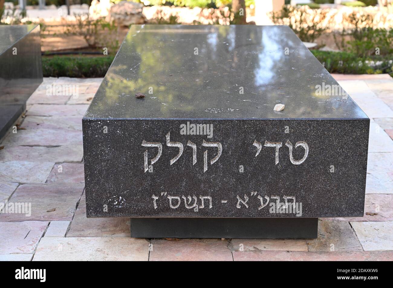 La tombe de Teddy Kollek sur le mont Herzl Banque D'Images