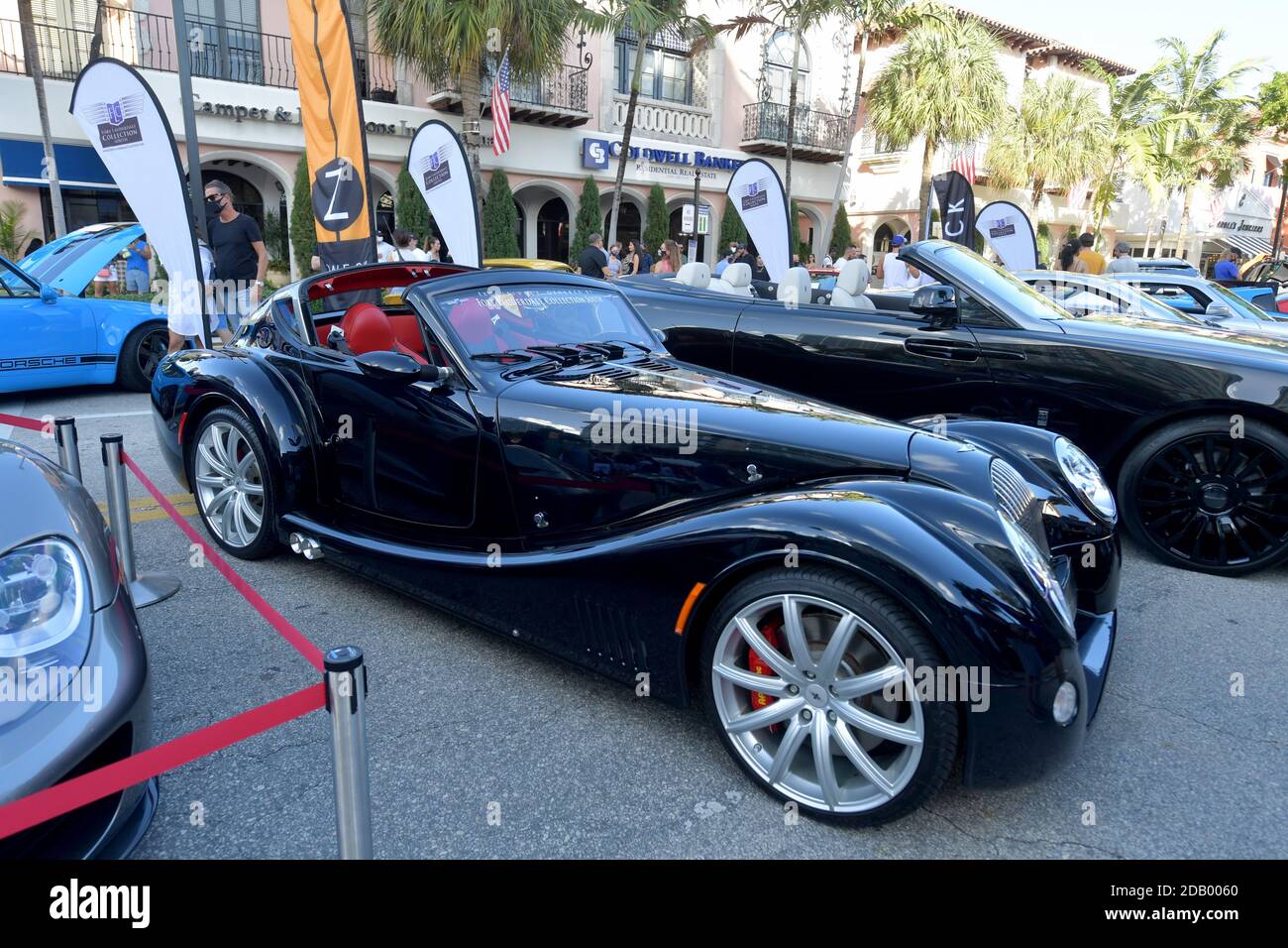 LAS OLAS, FL - 15 FÉVRIER : la troisième édition annuelle des Exotics on Las Olas aura lieu au cœur du centre-ville de fort Lauderdale, le dimanche 15 novembre 2020, pour la fin de semaine de la fête des anciens combattants. Une partie des recettes du eventÕs sera de nouveau versée au Fonds de secours aux anciens combattants blessés (FWVRF). En tant que premier rassemblement CountyÕs Broward des passionnés de l'automobile de luxe, Exotics sur Las Olas a été le tout premier événement de la vitrine de destinationÕs avec quelques-unes des voitures les plus rares et les plus convoitées du monde entier le 15 novembre 2020 à Las Olas, Floride personnes: Atmosphere Credit: Storms Media Group/Alay Live News Banque D'Images