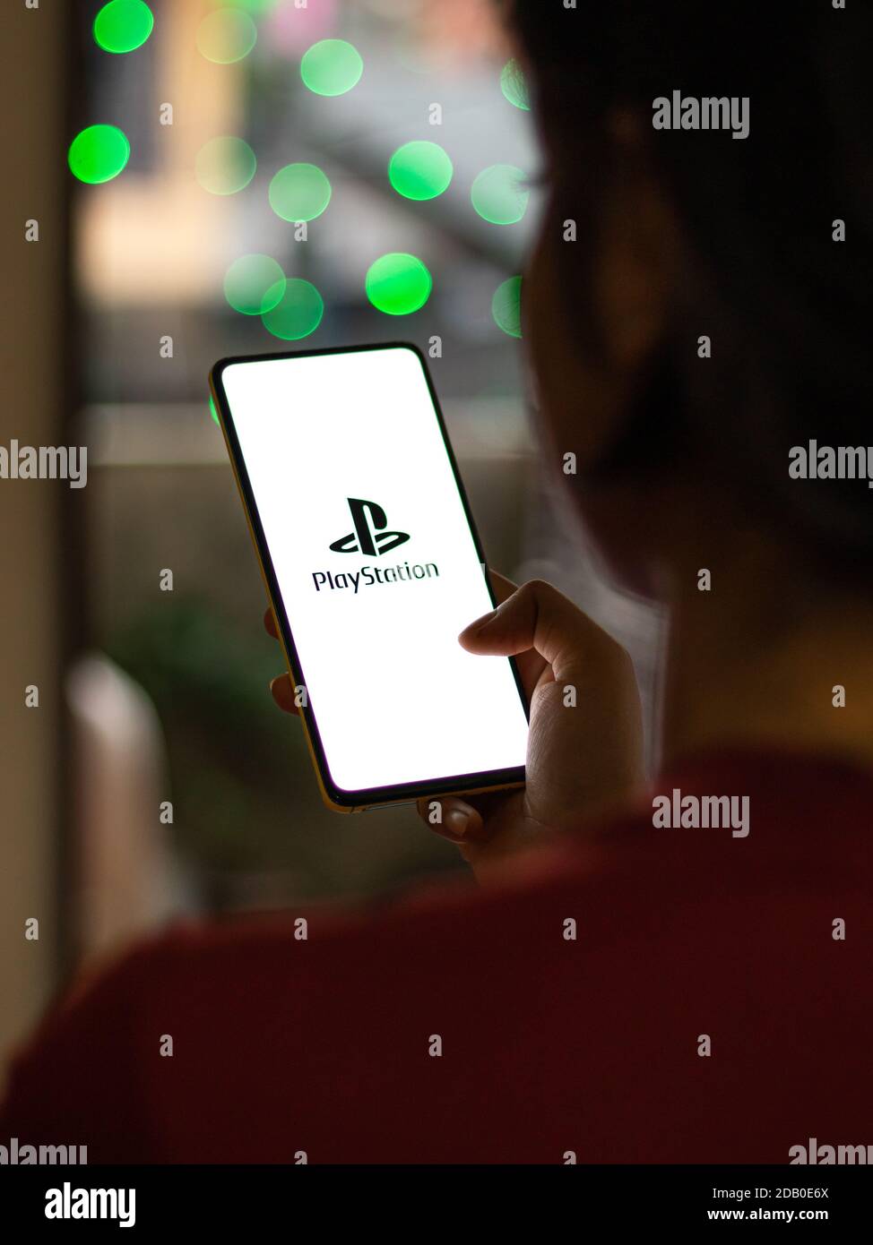 Assam, inde - 15 novembre 2020 : logo Play station 5 sur image de stock d'écran de téléphone. Banque D'Images