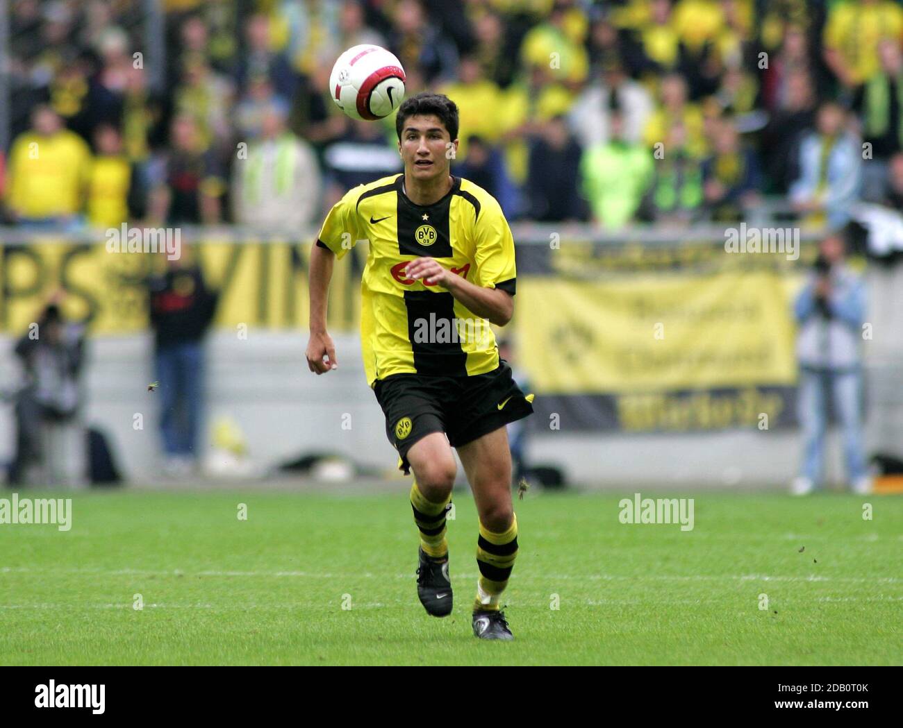 Wolfsburg, Allemagne. Football 1er Bundesliga: Saison 06.08.2005 2005/2006 VfL Wolfsburg - Borussia Dortmund 2: 2 Nuri Sahin, single action Copyright by firo sportphoto: Pfefferackerstrasse 2a 45894 Gelsenkirchen mail@firosportphoto.de www.firosportphoto.de (Volksbank Bochum- Witten) BLZ .: 430 601 29 Kt. 2005 NR .: 341 117 100 tel .: 0209 9304402 Fax: 0209 9304443 | usage dans le monde crédit: dpa/Alay Live News Banque D'Images