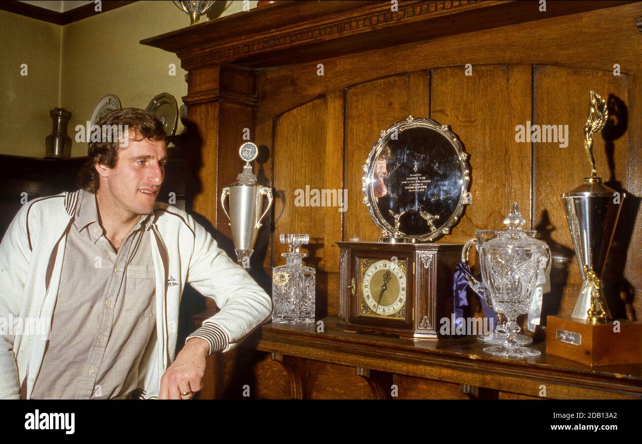 Le gardien de but Ray Clemence à la salle des trophées Tottenham Hotspurs  en 1982 Photo Stock - Alamy