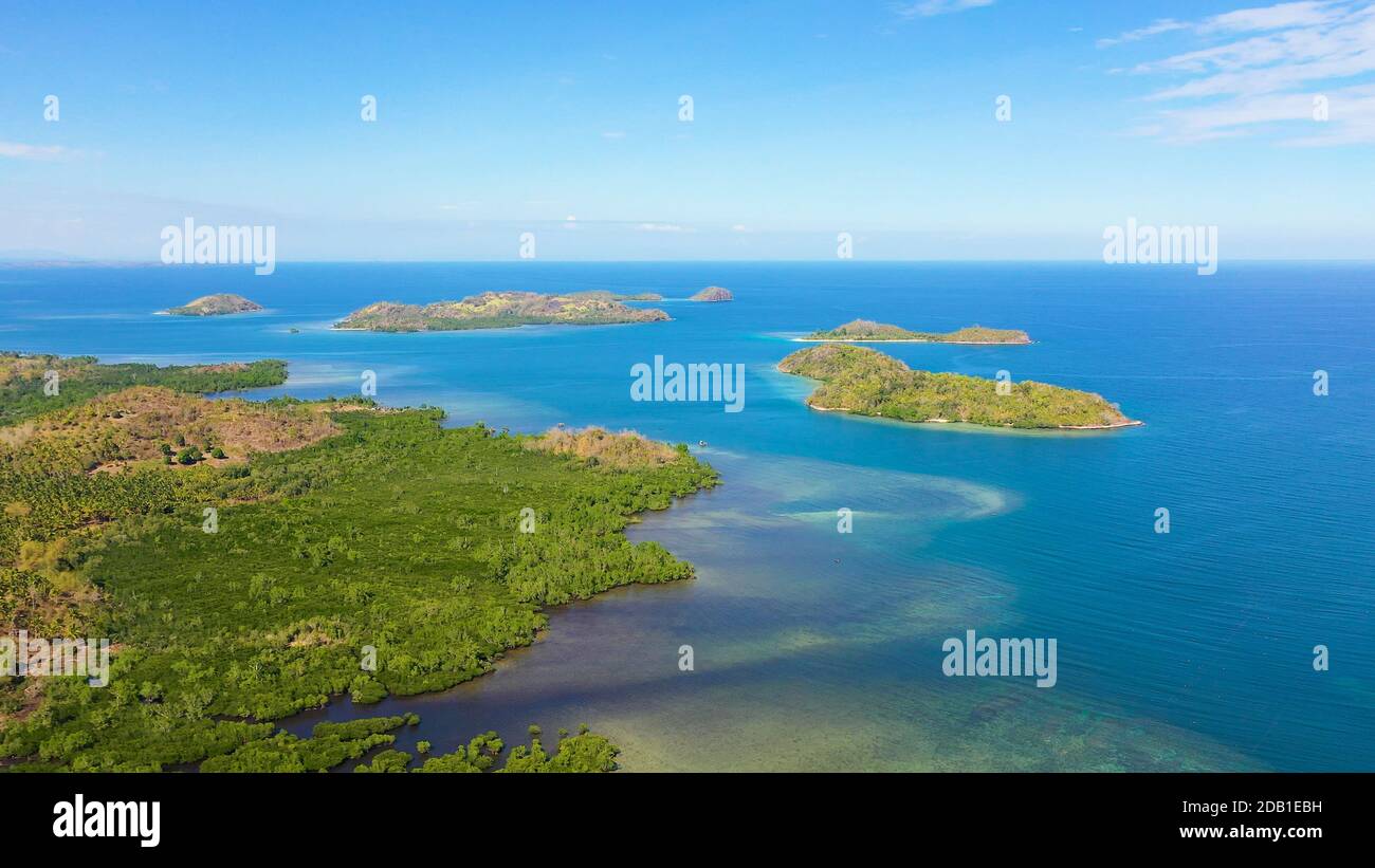 Îles avec des plages de sable et de l'eau d'azur. Lambang Island, Buguias Island. Zamboanga, Mindanao, Philippines. Banque D'Images