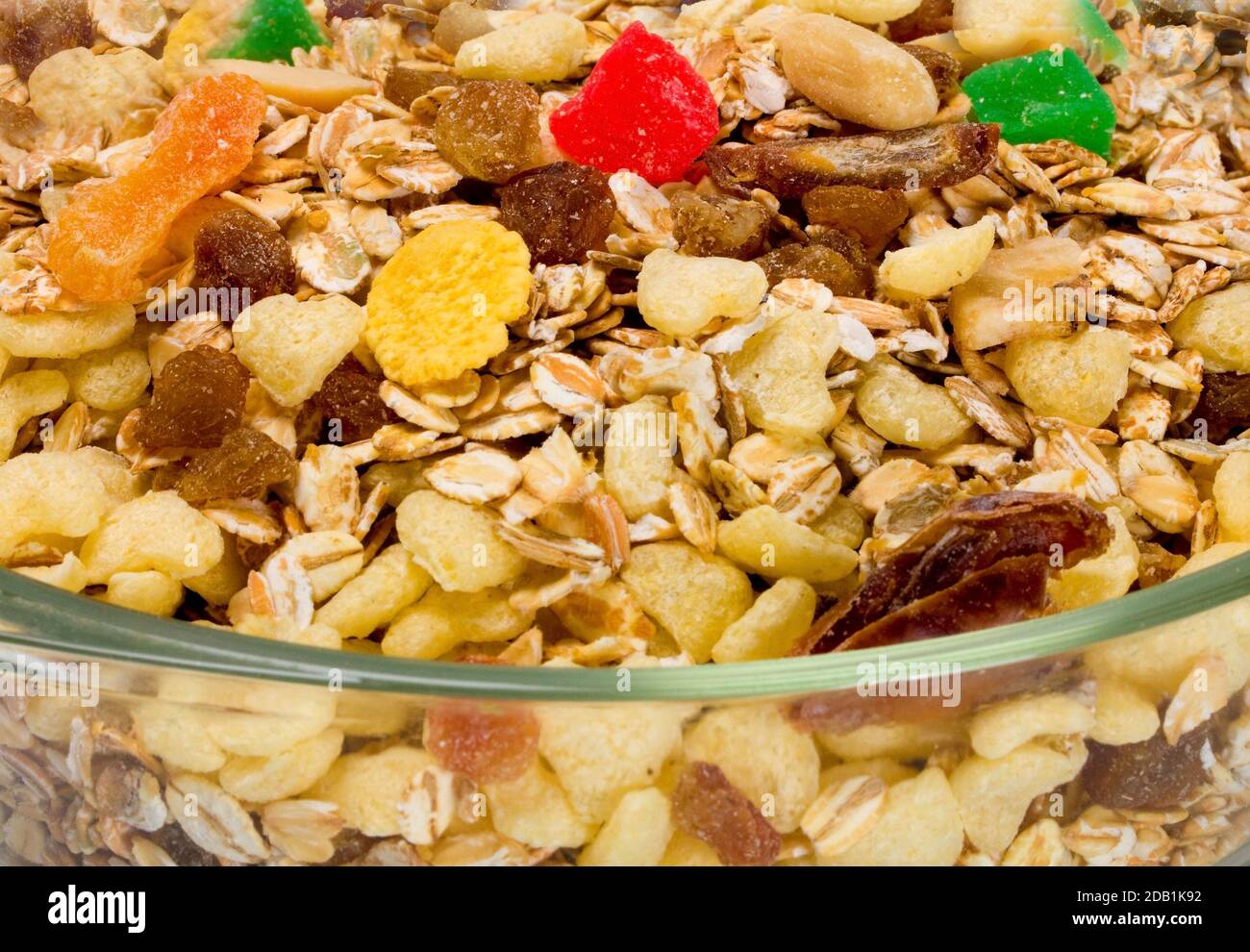 Muesli sur fond blanc Banque D'Images