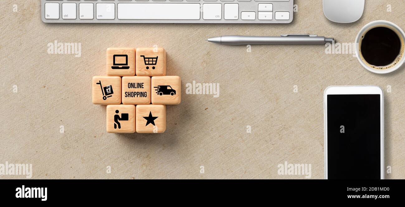 cubes avec icônes d'achat et équipement de bureau sur fond papier Banque D'Images
