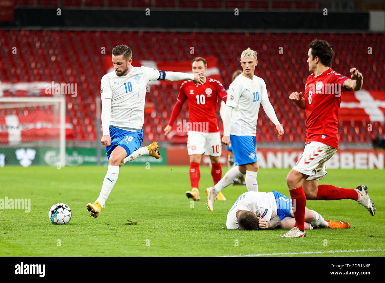 Copenhague, Danemark. 15 novembre 2020. Gylfi Sigurdsson (10) d'Islande vu pendant le match de la Ligue des Nations entre le Danemark et l'Islande le jour d'allumette 5 du groupe B à Parken, Copenhague. (Crédit photo : Gonzales photo/Alamy Live News Banque D'Images