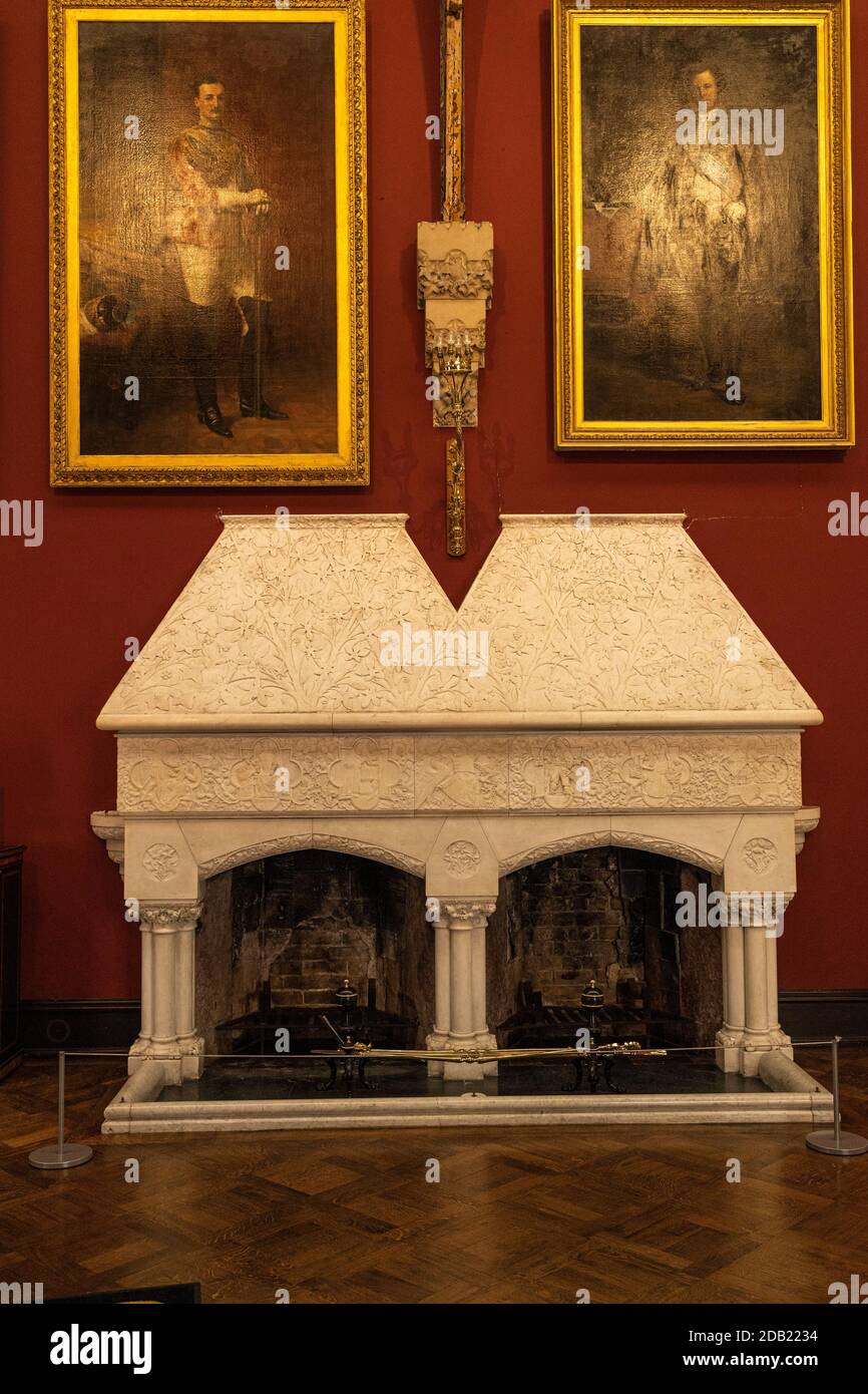Cheminée en marbre de Carrare dans la galerie d'images du château de Kilkenny, comté de Kilkenny, Irlande Banque D'Images