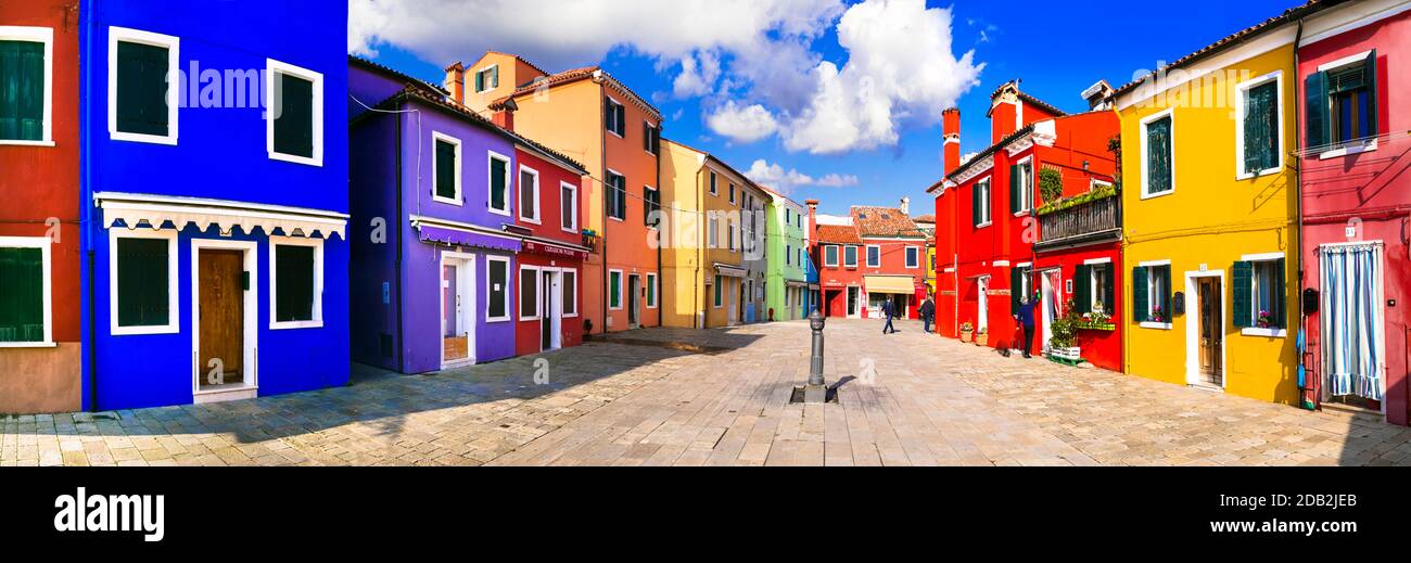 Village de pêcheurs de Burano avec maisons colorées peintes. Île près de Venise. Italie. Novembre 2020 Banque D'Images