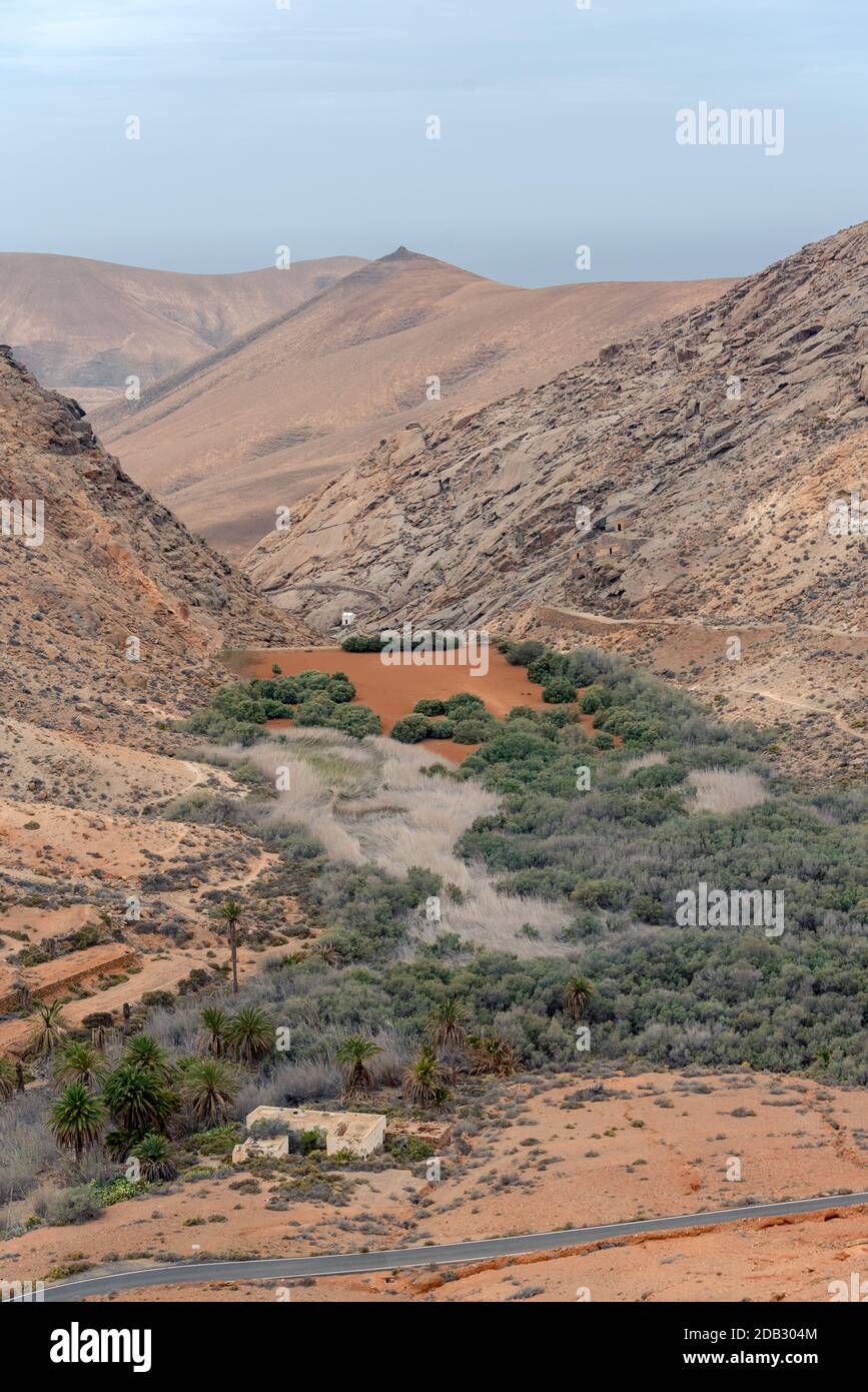 Barranco et Ermita de las Peñitas sur le chemin de Bentacoria à Pajara sur l'île de Fuerteventura, Espagne. Banque D'Images