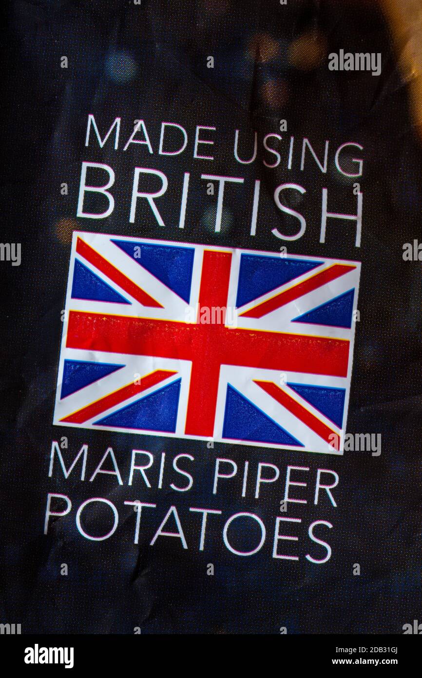 Fabriqué à partir de pommes de terre britanniques Maris Piper avec drapeau Union Jack - détail sur le sac de luxe Maris Piper Chunky Oven Jetons Banque D'Images