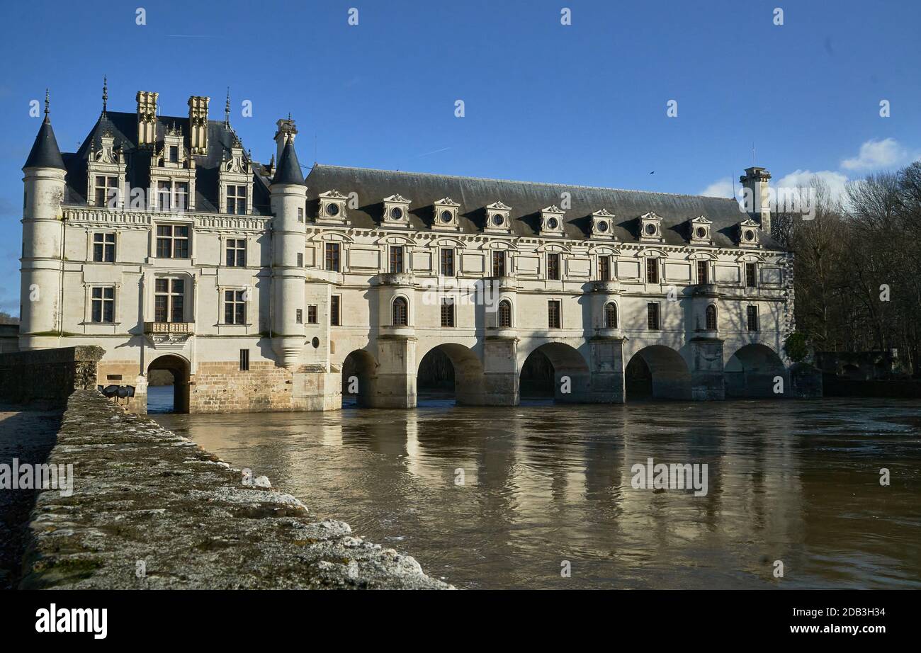 Château de Chenonceau au-dessus de la rivière le cher Banque D'Images