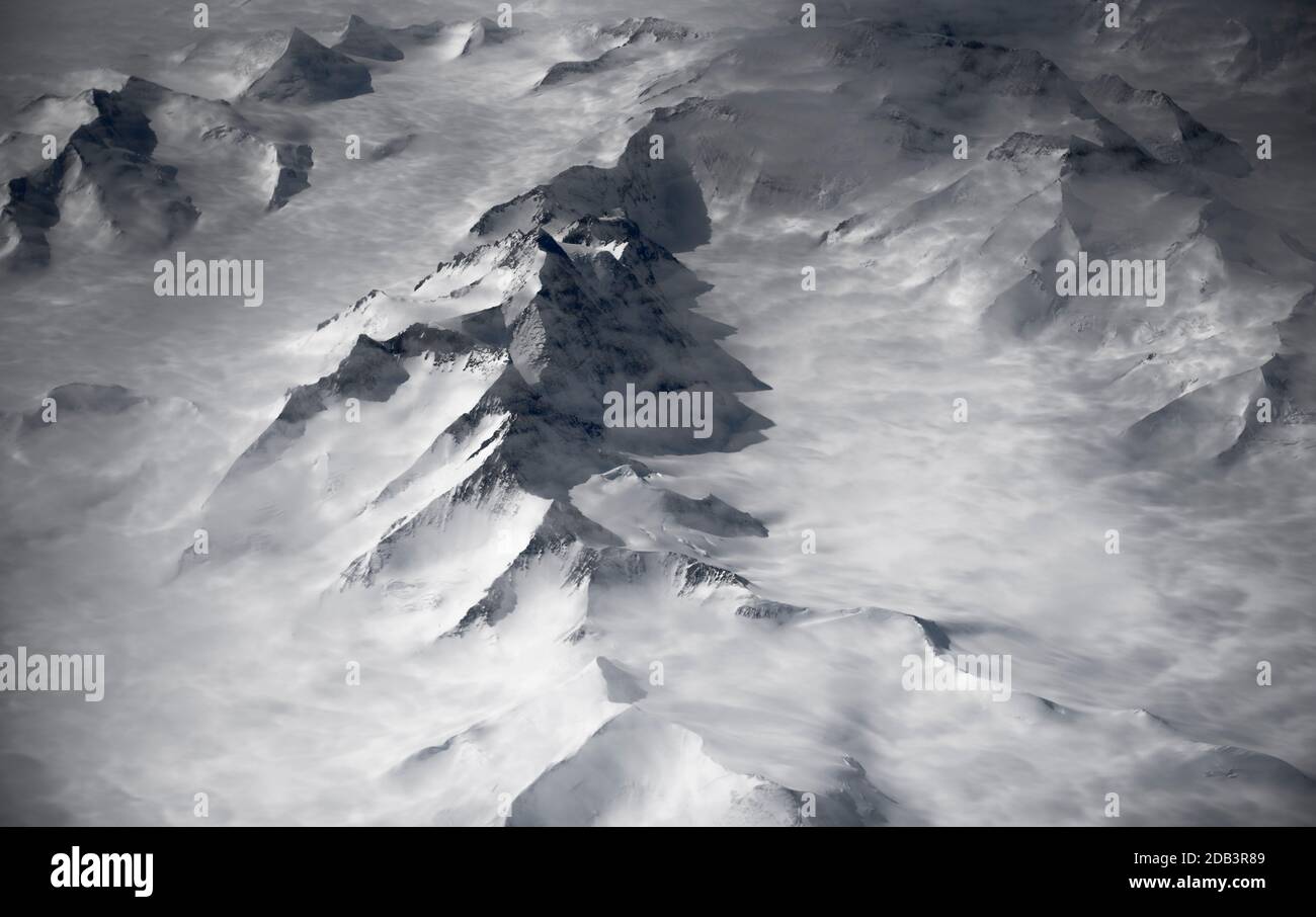 Une vue aérienne des montagnes trans-antarctiques, Antarctique. Banque D'Images