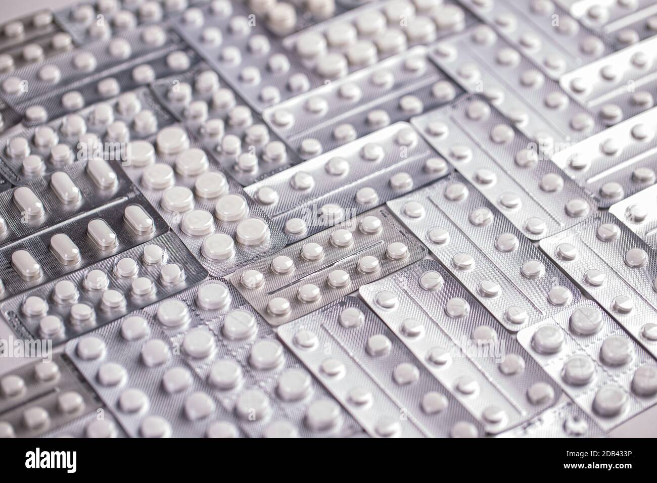 Médicaments comprimés emballés dans des plaquettes thermoformées. Concept médical Banque D'Images