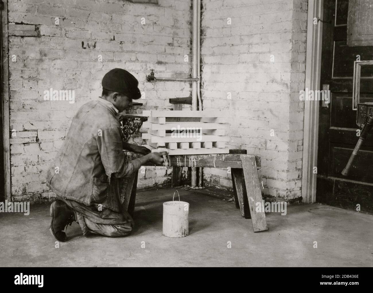 Fabrication de boîtes à fleurs dans le magasin de charpentier. École de formation de Pauls Valley. Banque D'Images