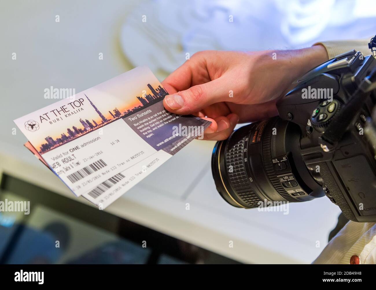 DUBAÏ, Émirats Arabes Unis - 23 JANVIER 2016 : Burj Khalifa 124e étage terrasse d'observation tickets, Tour Khalifa connu sous le nom de Burj Dubaï avant son inauguration, est un méga Banque D'Images