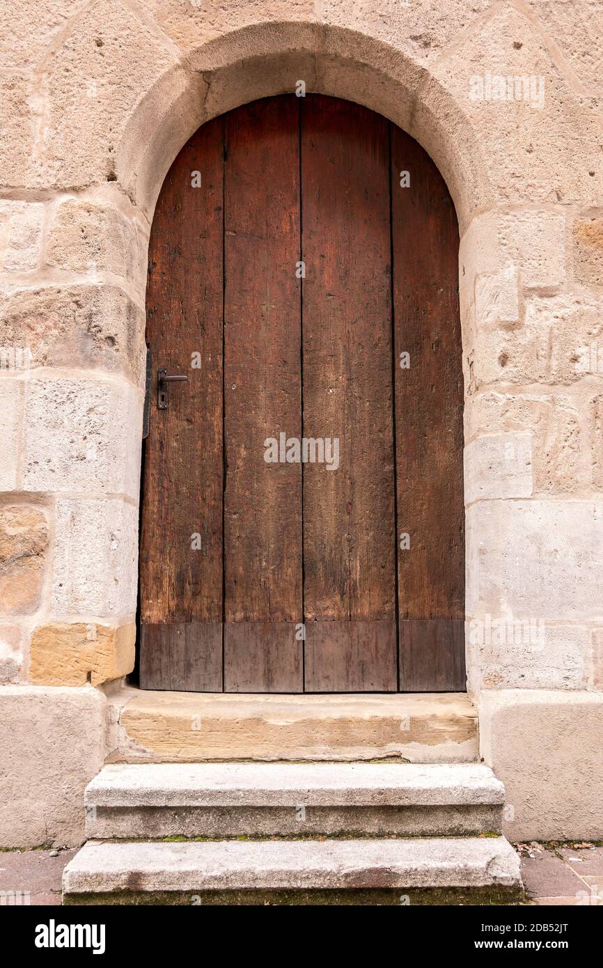 Ancienne porte en bois d'un vieux bâtiment historique Banque D'Images