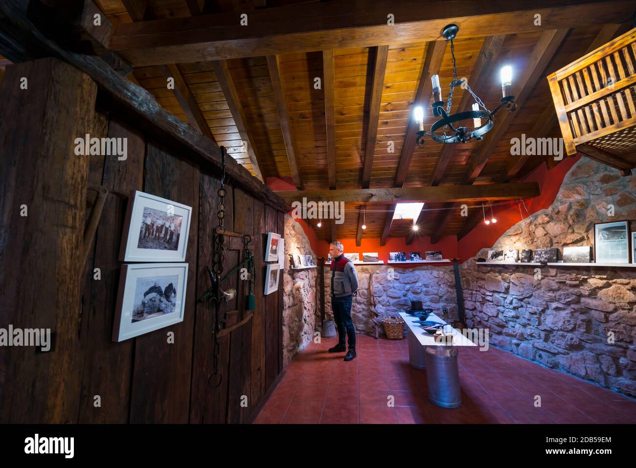 Museo del Queso Picón, préparation artisanale du fromage Picon Bejes-Tresviso, village de Bejes, Cillórigo de Liébana, Vallée de Liébana, Cantabrie, Espagne, UE Banque D'Images