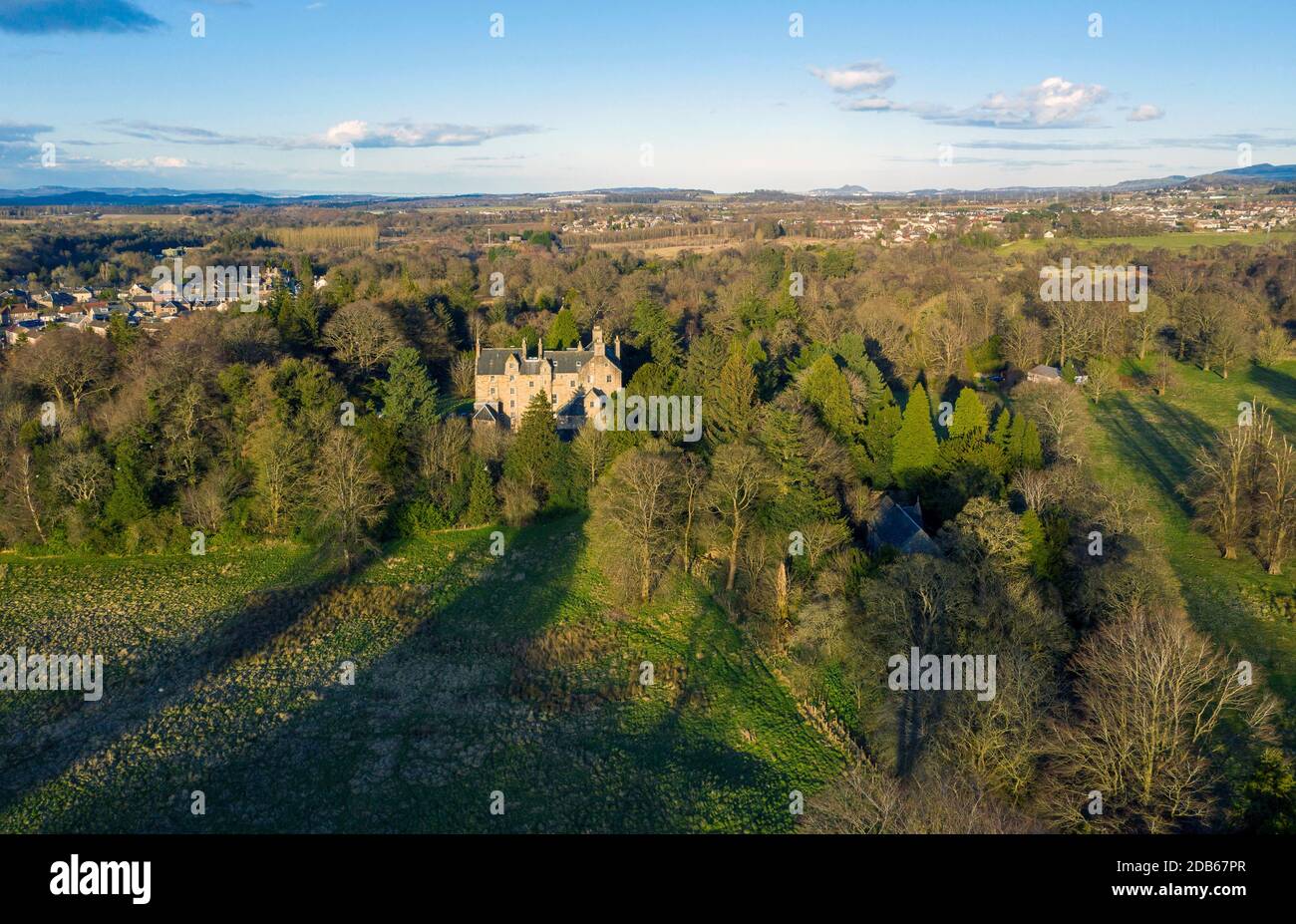 Vue aérienne de Calder House, Mid Calder, West Lothian. Banque D'Images