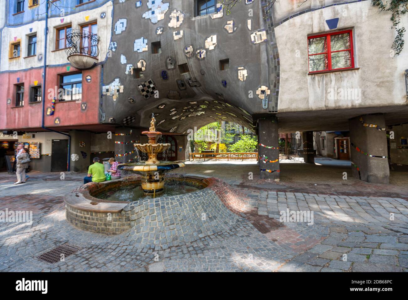 Hundertwasserhaus, façade Kegelgasse, par Friedensreich Hundertwasser et Josef Krawina, quartier Landstraße, Vienne, Autriche Banque D'Images