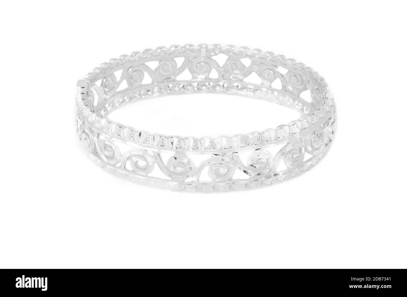 Bracelet diamant de mode sur fond blanc. Banque D'Images