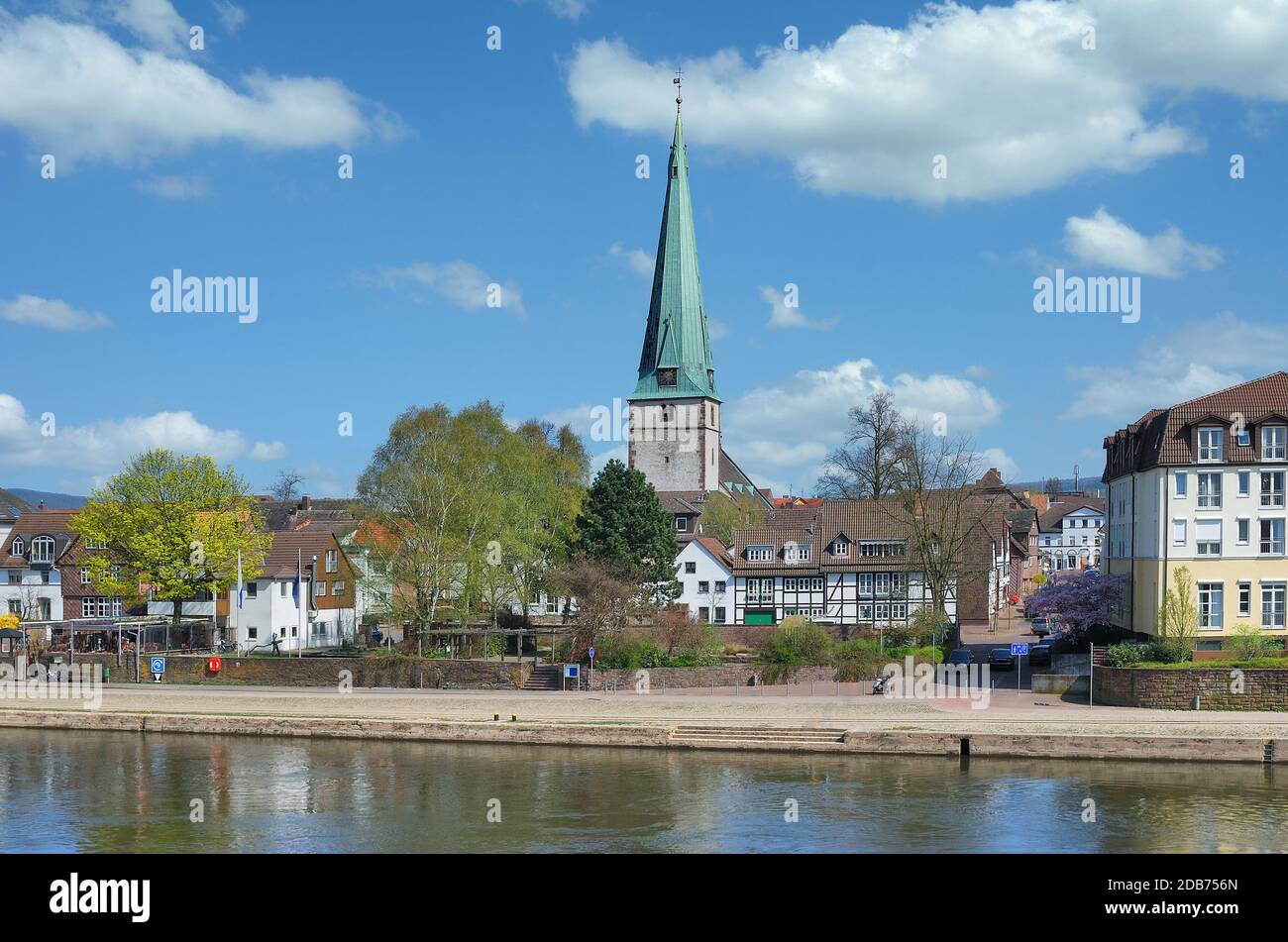 Holzminden à Weser River dans la région de Weserbergland,Basse-saxe,Allemagne Banque D'Images
