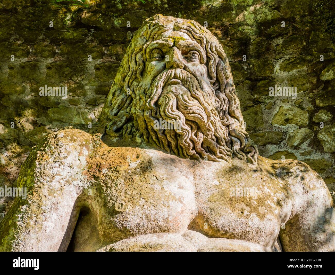 Détail de la sculpture colossale de dieu Neptune au célèbre Parc des Monstres, également appelé bosquet sacré, Jardins de Bomarzo, province de Viterbo, Latium, Italie Banque D'Images