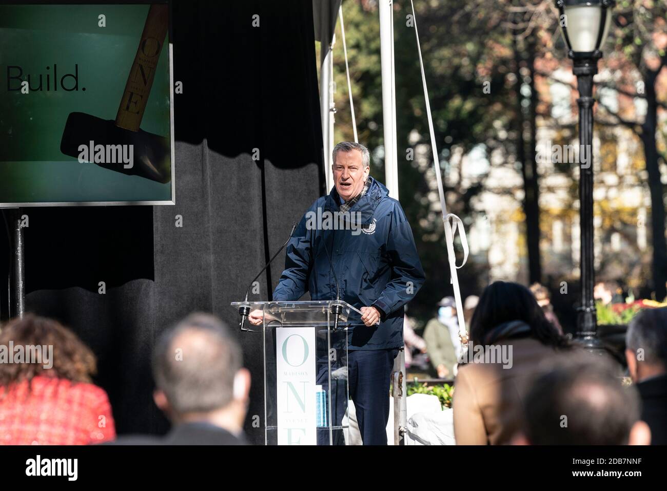 New York, États-Unis. 16 novembre 2020. Le maire Bill de Blasio prend la parole lors de la cérémonie d'inauguration de One Madison Avenue au Madison Square Park à New York le 16 novembre 2020. (Photo de Lev Radin/Sipa USA) crédit: SIPA USA/Alay Live News Banque D'Images