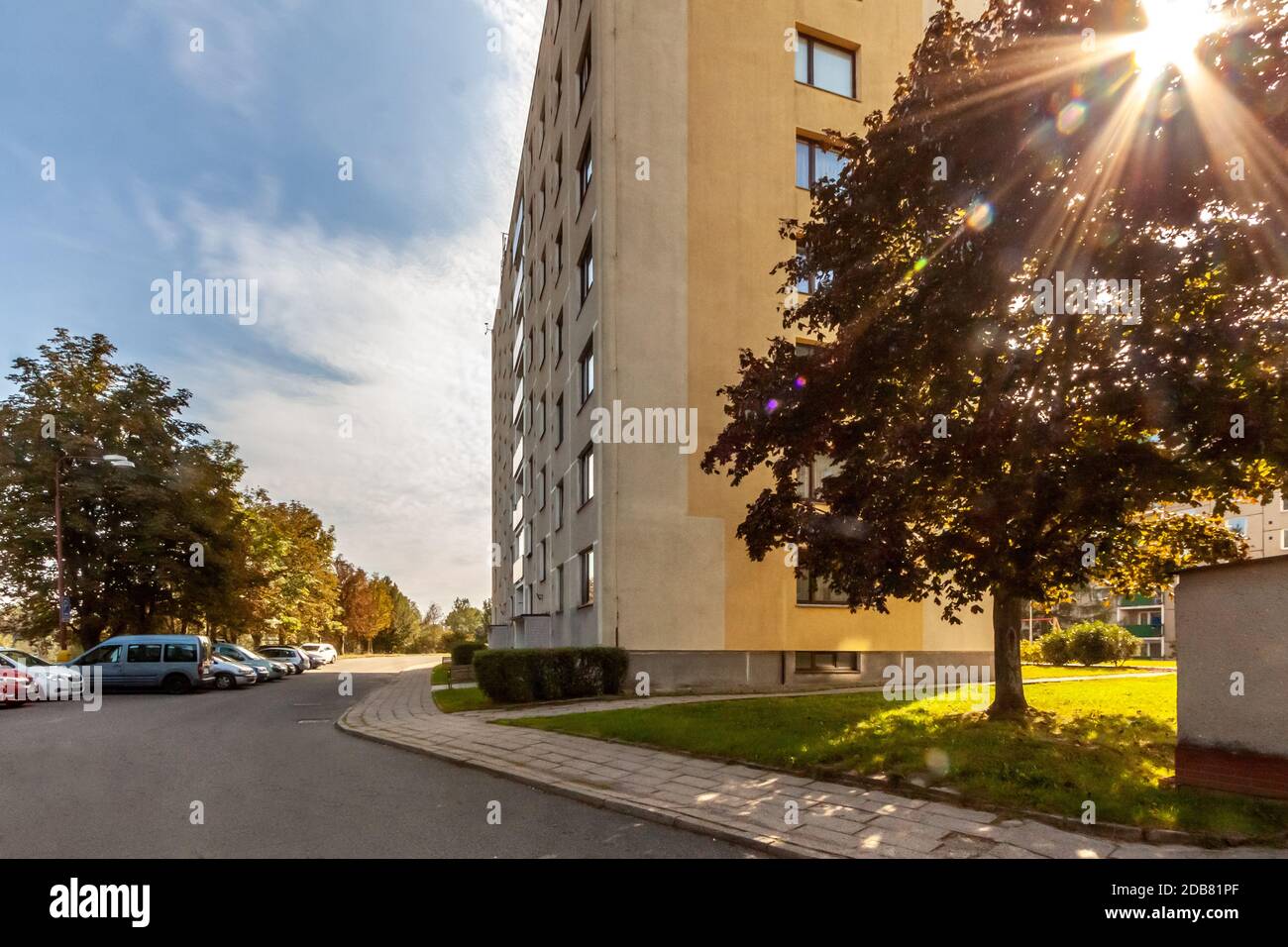 Séance photo extérieure dans un appartement moderne. Photo de haute qualité Banque D'Images