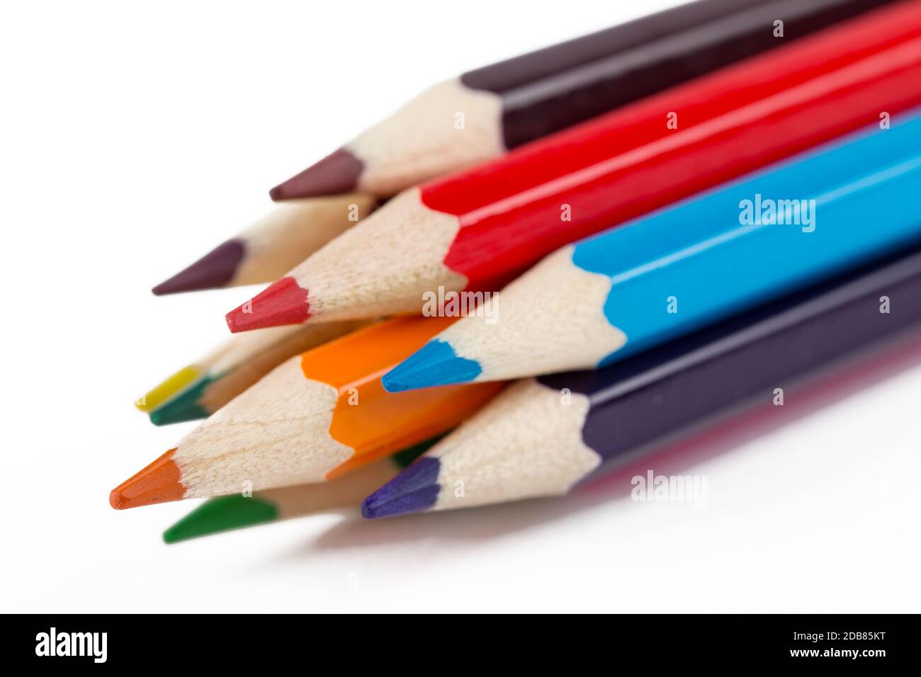 Crayons de couleur isolé sur fond blanc Banque D'Images
