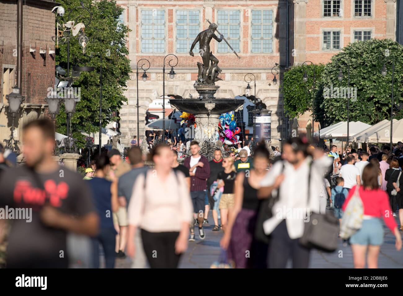 Fontanna Neptuna (fontaine de Neptune) et Brama Zielona, manneriste flamand (Green Gate) sur Dlugi Targ (long Market) Ville principale dans le centre historique Banque D'Images