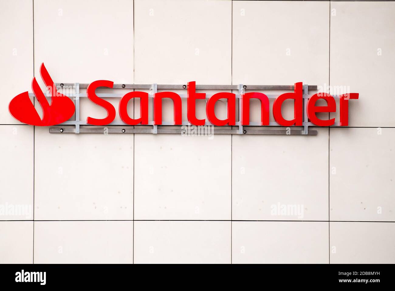 Banco Santander à Gdansk, Pologne. 31 octobre 2020 © Wojciech Strozyk / Alamy stock photo *** Légende locale *** Banque D'Images