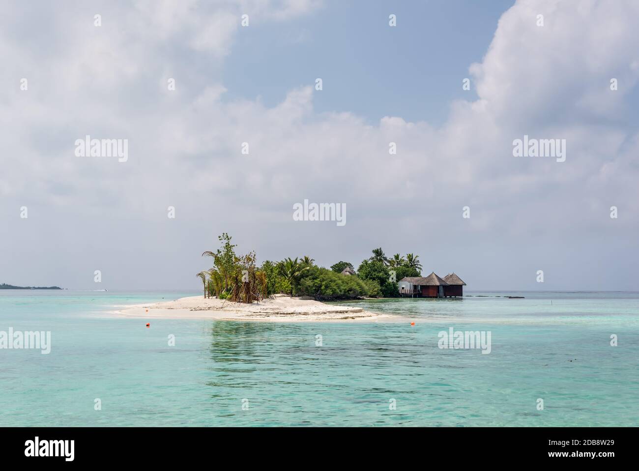 Paysage avec une petite île dans les Maldives, l'Océan Indien, l'Atoll de Kaafu, Kuda Huraa Island Banque D'Images
