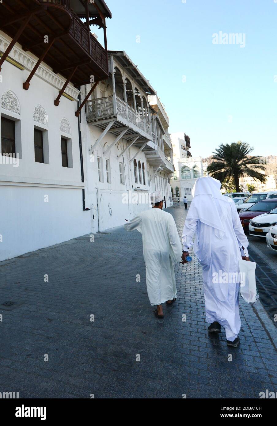 Des hommes saoudiens portant un keffiyeh traditionnel. Banque D'Images