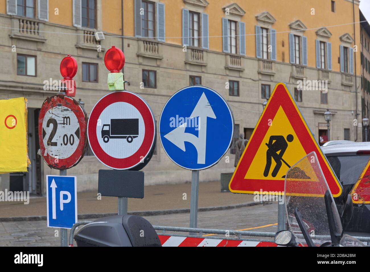 Panneaux de signalisation Diversion Road Works in City Banque D'Images