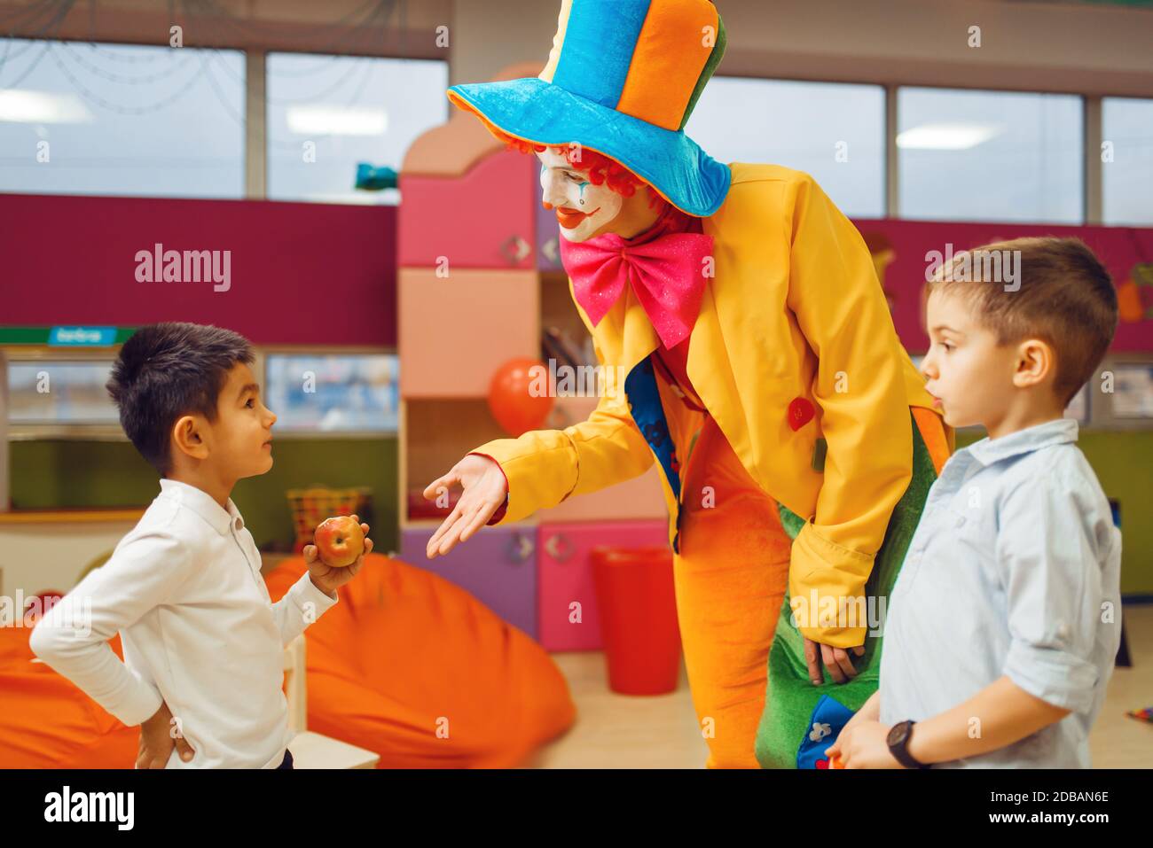 Dancing Clown Banque D Image Et Photos Page 5 Alamy
