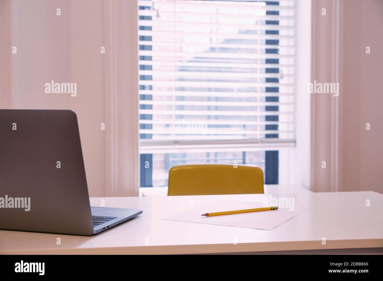 Ordinateur portable sur le bureau à l'école Banque D'Images