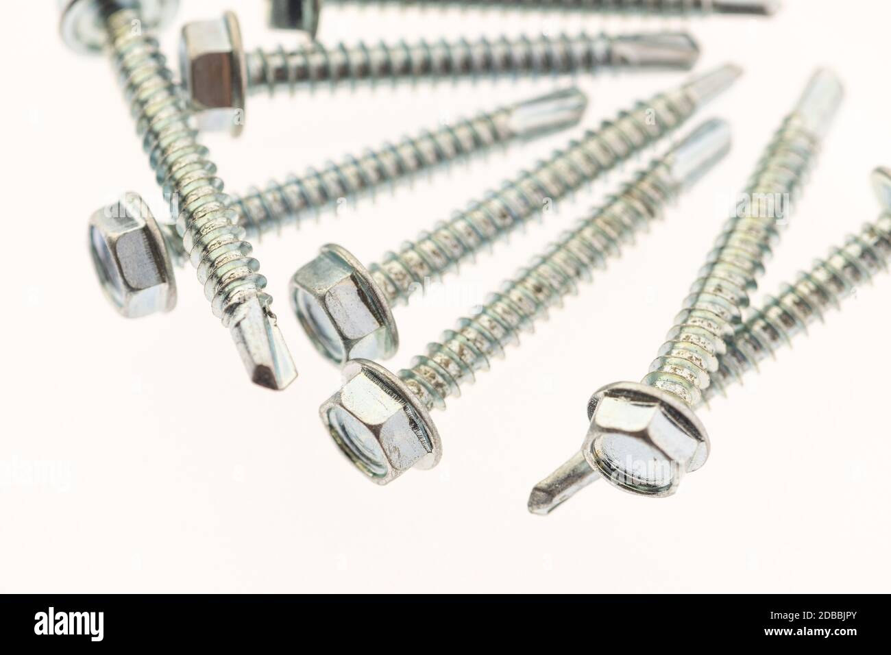 vis en tôle et en acier inoxydable avec écrous hexagonaux Banque D'Images