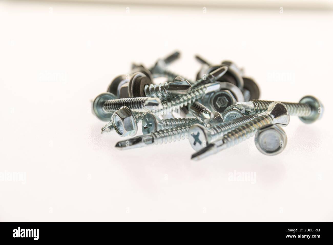vis en tôle et en acier inoxydable avec écrous hexagonaux Banque D'Images