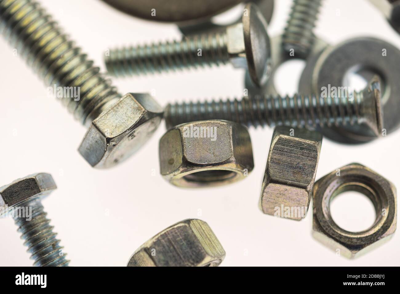 vis en tôle et en acier inoxydable avec écrous hexagonaux Banque D'Images