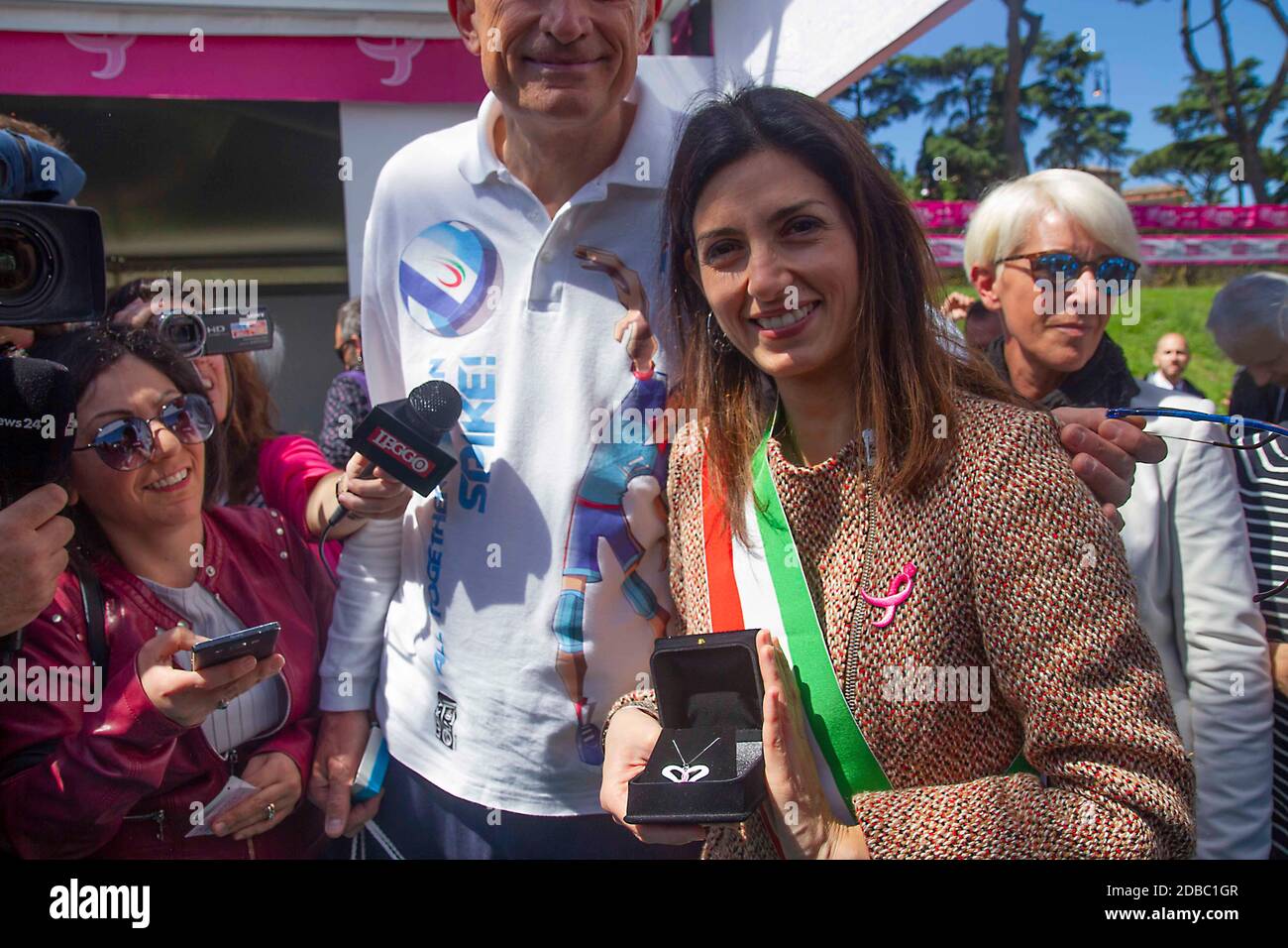 Virginie raggi laura mattarella partecipano alla inaugarazion Banque de ...