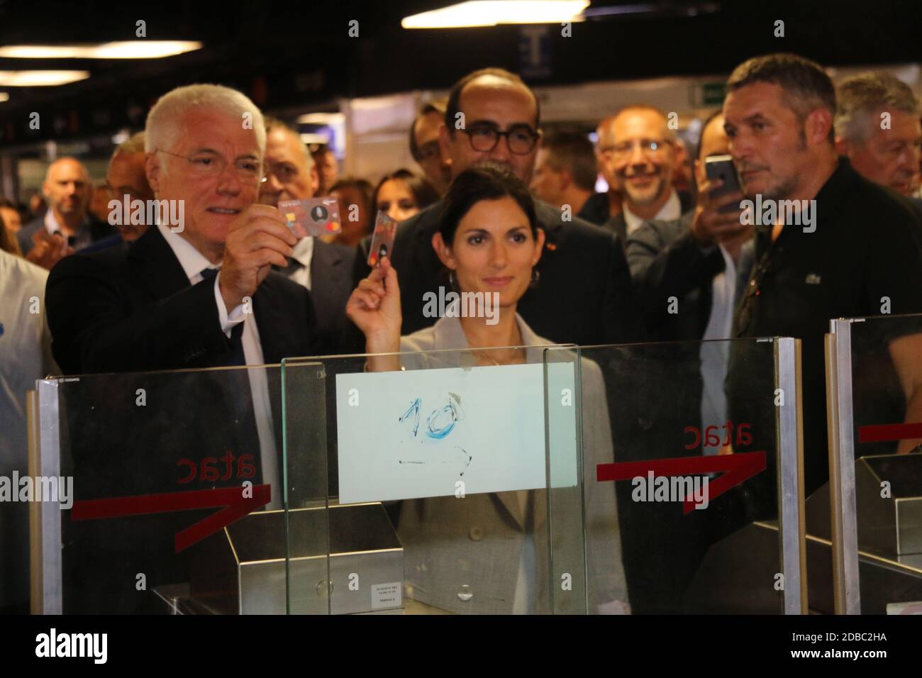 Virginie raggi laura mattarella partecipano alla inaugarazion Banque de ...