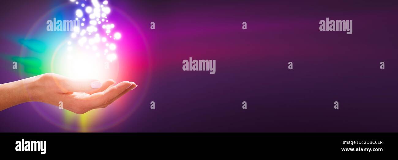 Reiki Heal Energie Dans La Main Psychique Et La Lumiere Spirituelle De Puissance Photo Stock Alamy Reiki Heal Energie Dans La Main Psychique Et La Lumiere Spirituelle De Puissance Photo Stock Alamy