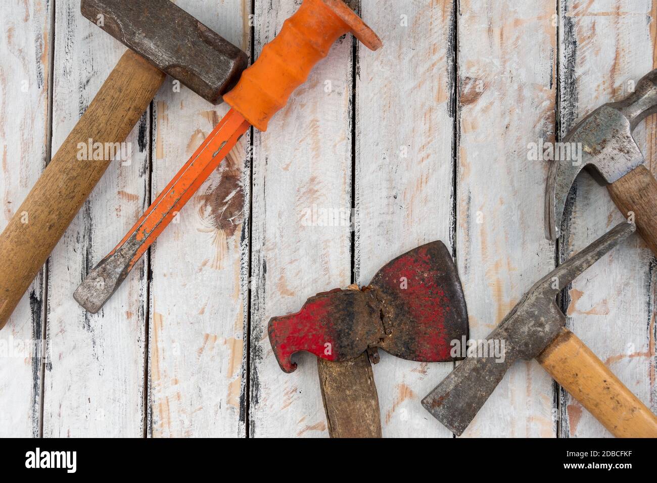 nombreux outils à main assortis pour les travaux rustiques Banque D'Images nombreux outils à main assortis pour les travaux rustiques Banque D'Images